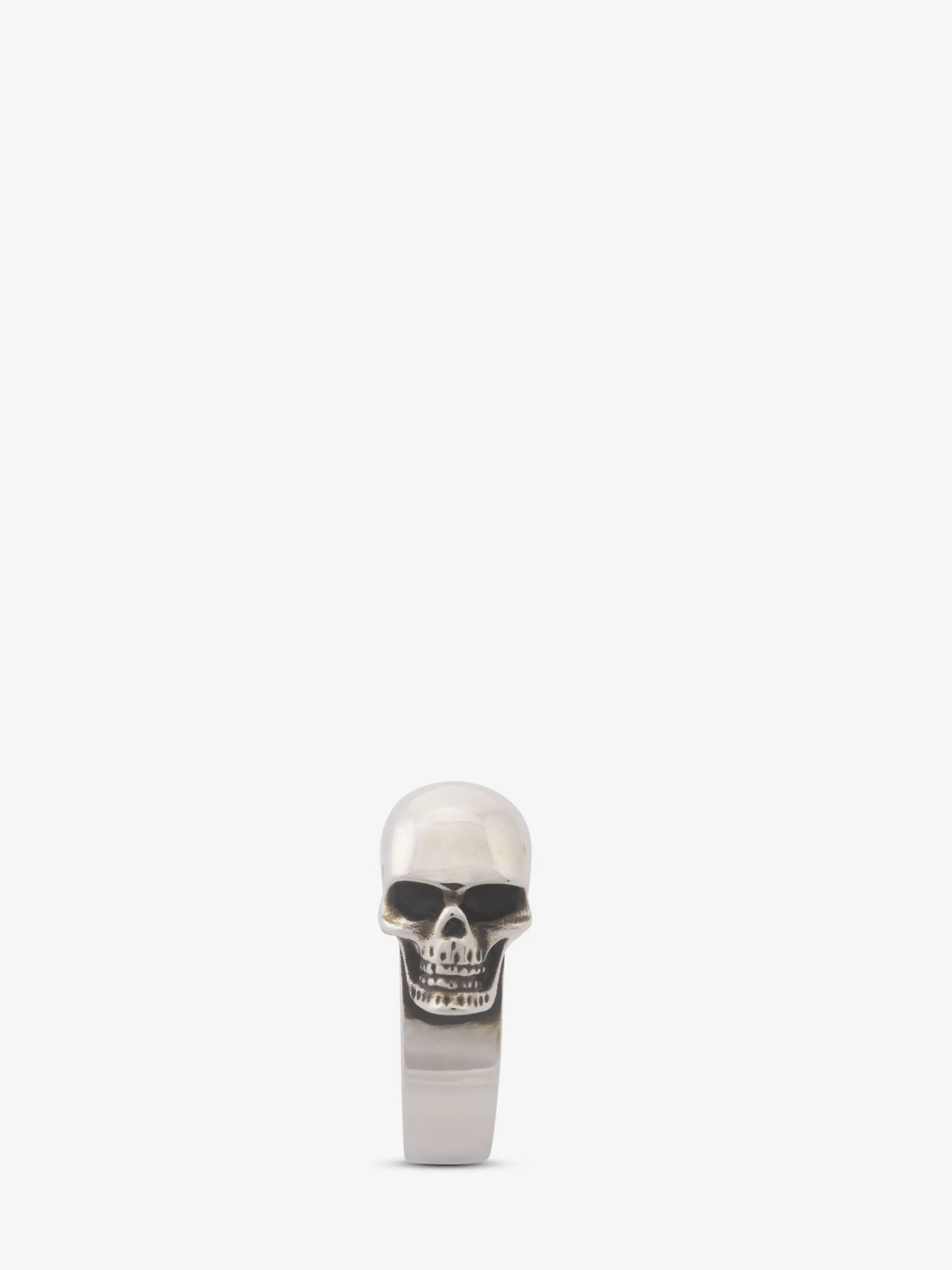 Store Alexander McQueen Men's The Side Skull Ring in Antique silver