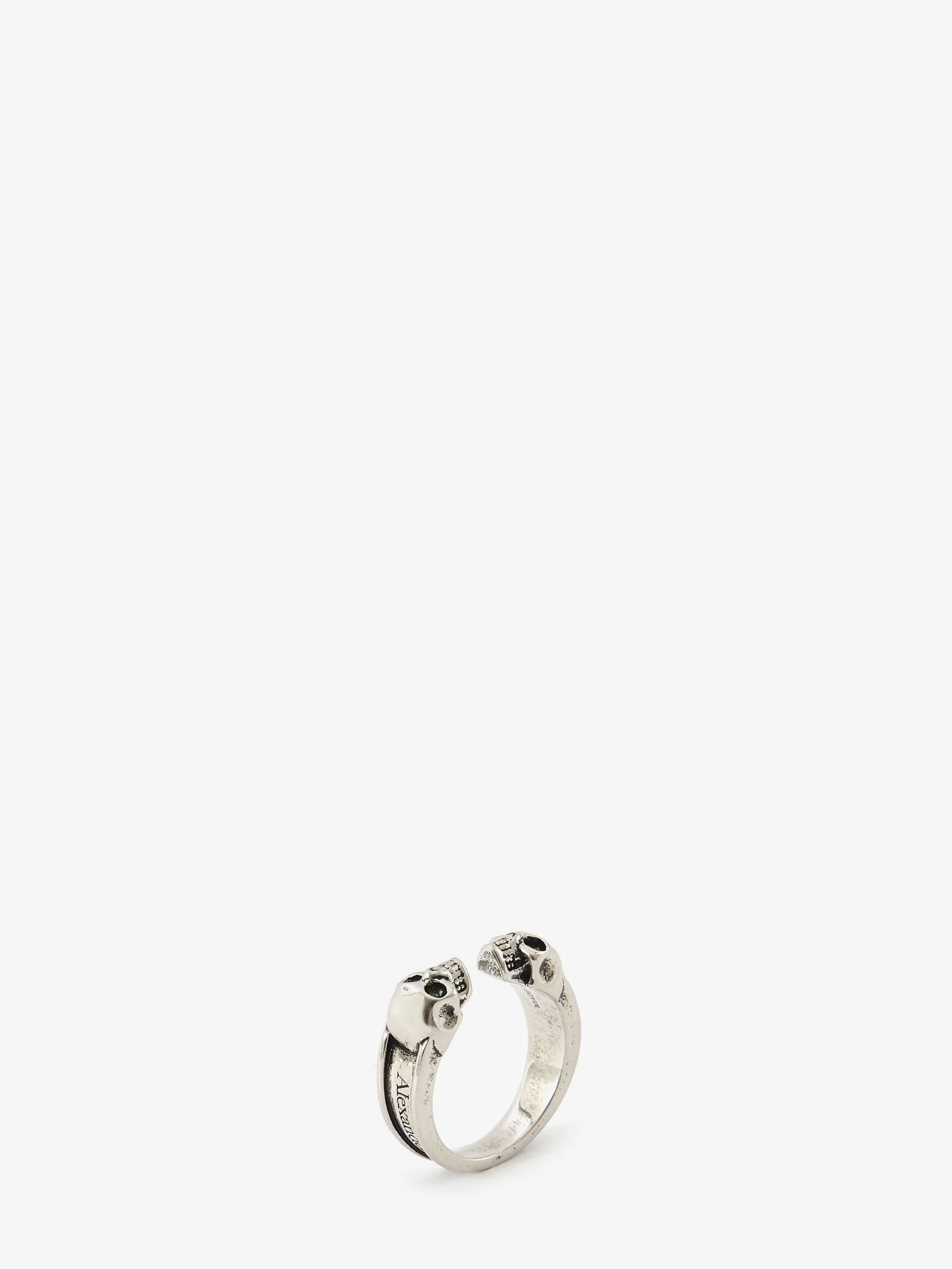 Store Alexander McQueen Men's Twin Skull Ring in SILVER